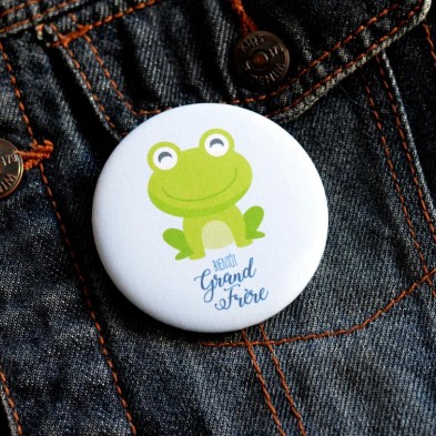 Badge Bientôt Grand Frère Grenouille