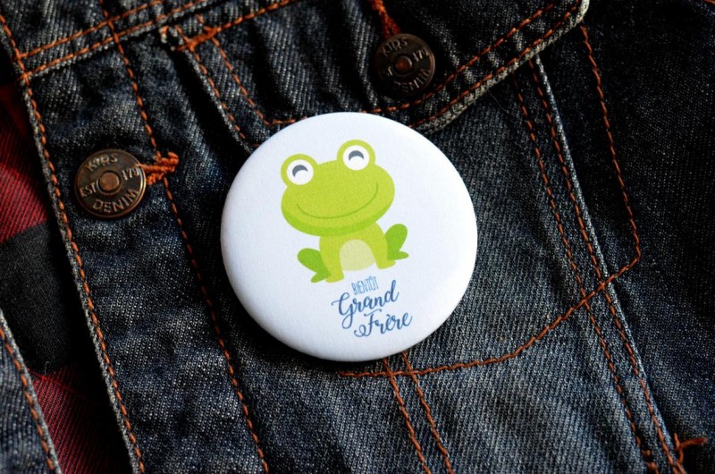 Badge Bientôt Grand Frère Grenouille