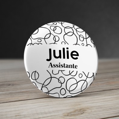 La boutique de Maxloutino - Badge infirmière avec prénom personnalisable. À  retrouver sur notre boutique Maxloutino avec de nombreux autres modèles sur  la plateforme . #infirmiere #infirmiereliberale #infirmière  #infirmierepuericultrice