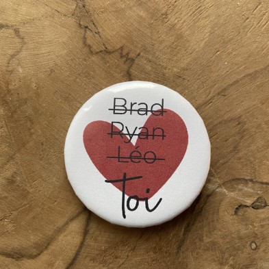 Badge Humour et Amour Brad Léo et Ryan