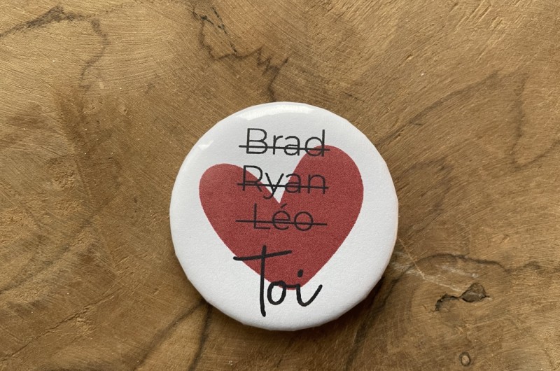 Badge Humour et Amour Brad Léo et Ryan