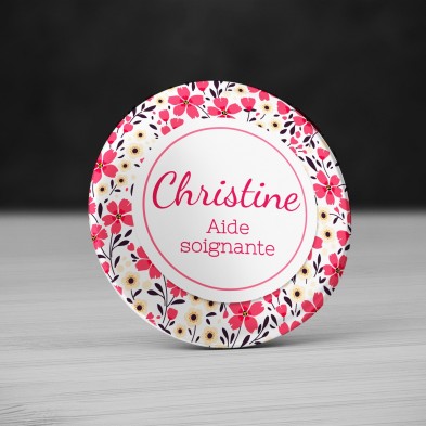 La boutique de Maxloutino - Badge infirmière avec prénom personnalisable. À  retrouver sur notre boutique Maxloutino avec de nombreux autres modèles sur  la plateforme . #infirmiere #infirmiereliberale #infirmière  #infirmierepuericultrice