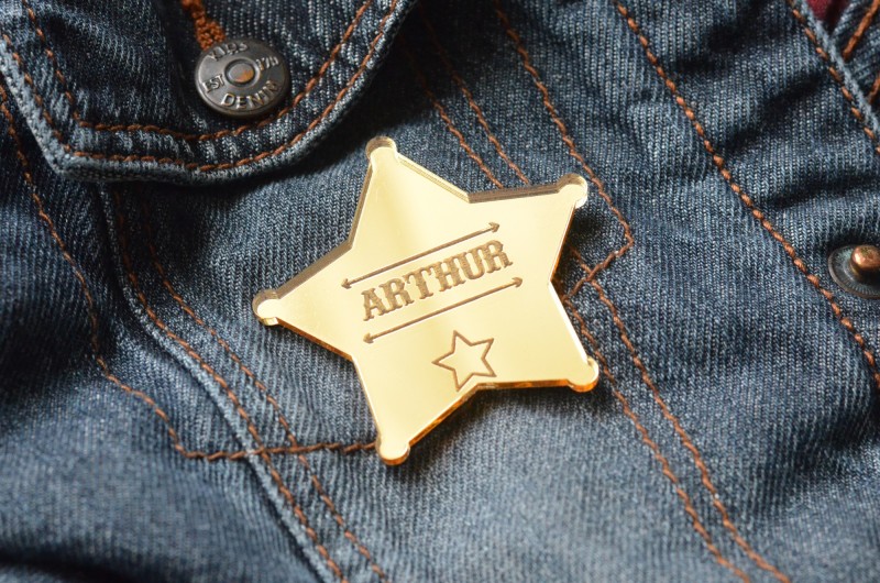 Badge Étoile de shérif avec prénom - Acrylique Miroir Or